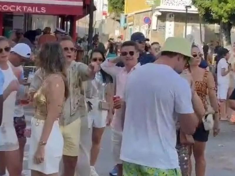 Imagem mostra David Almeida em carnaval