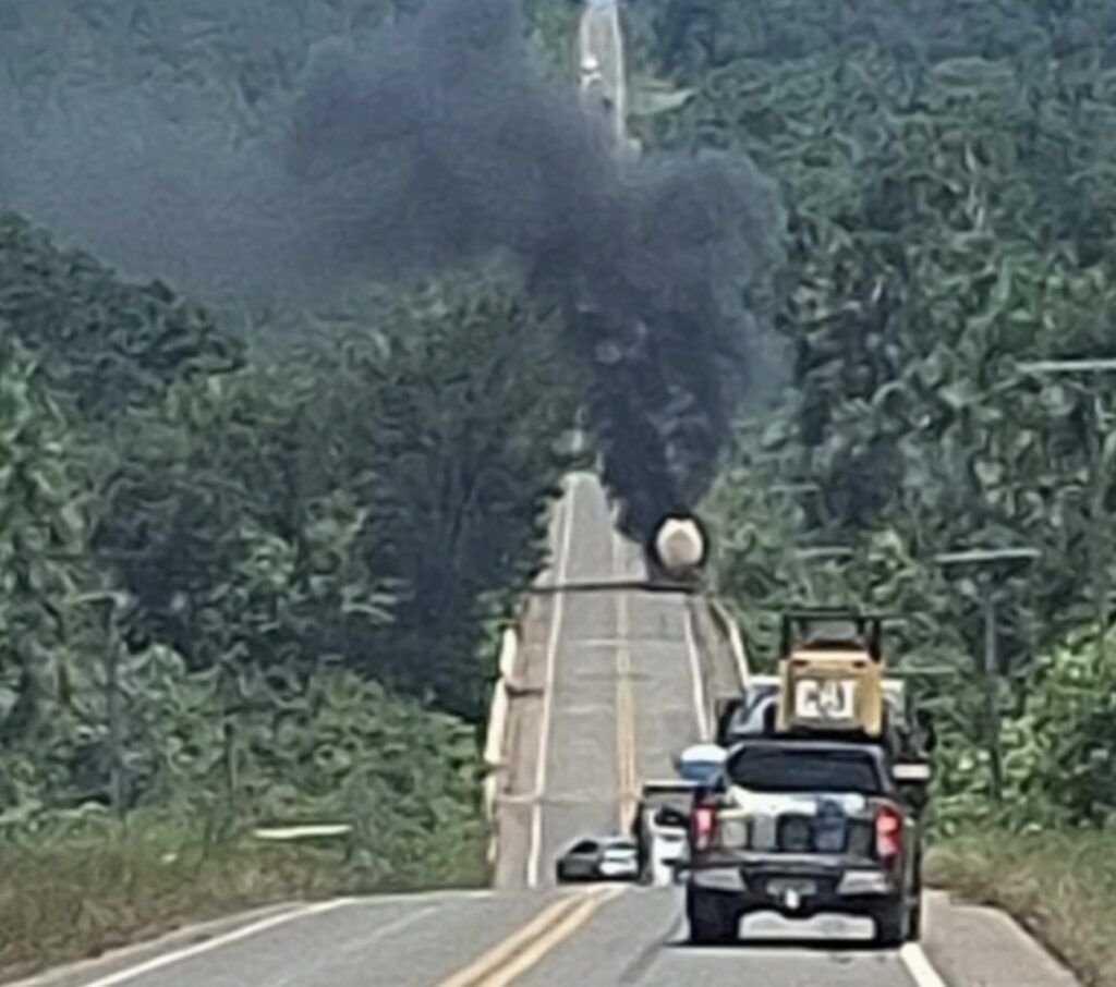 caminhao-tanque-incendeia-no-k