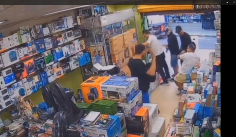 dupla-armada-ameaca-trabalhado