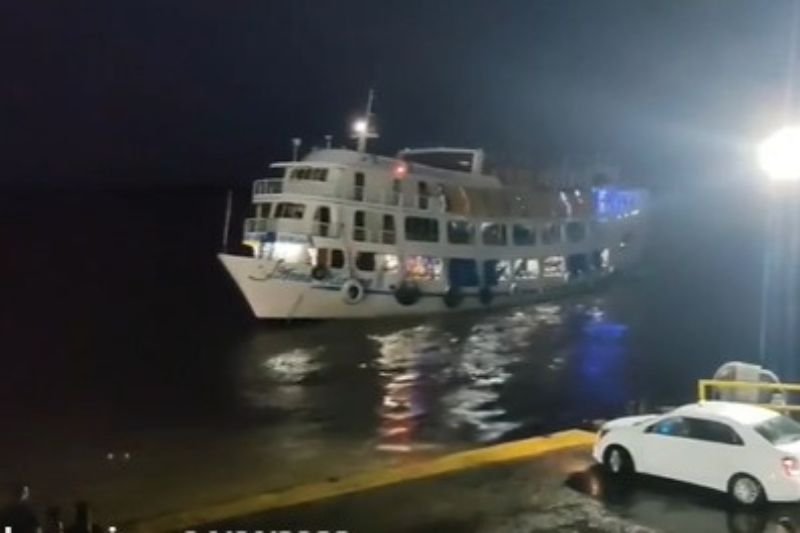 homem-baleado-pula-no-rio-negr