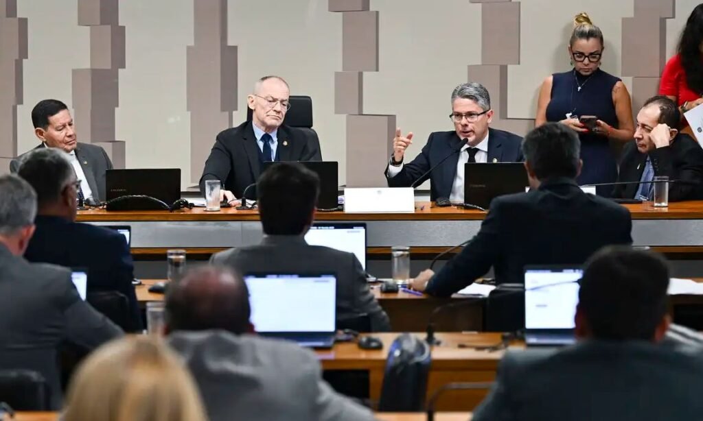 incendio-destroi-andar-superio