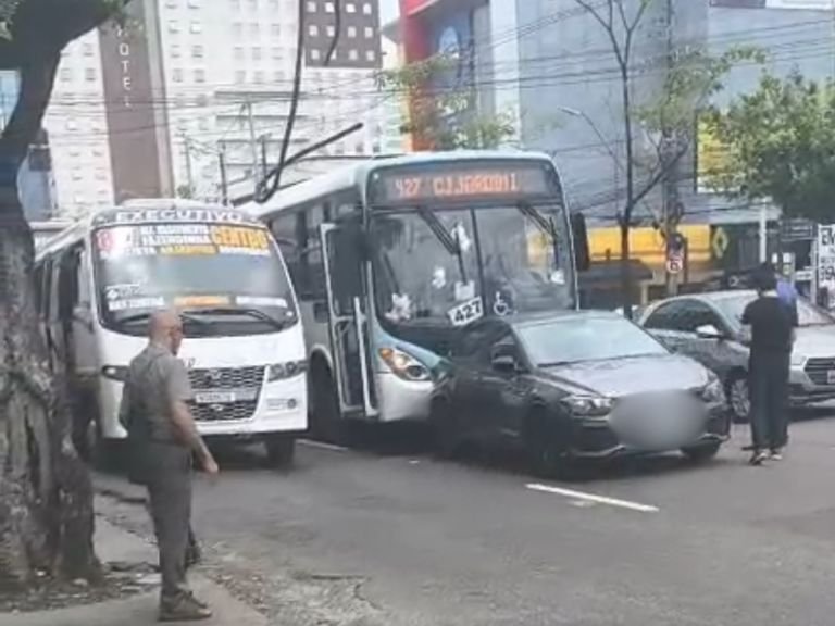 onibus-bate-na-traseira-de-car