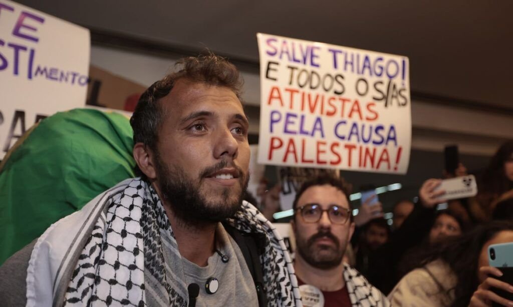 ativista-brasileiro-e-detido-e