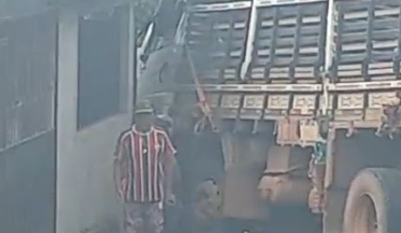 caminhao-perde-controle-na-lad