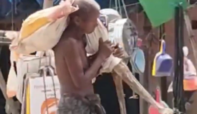 homem-leva-esqueleto-da-irma-a