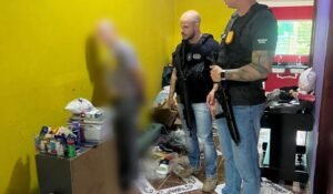 homem-simula-morte-para-recebe