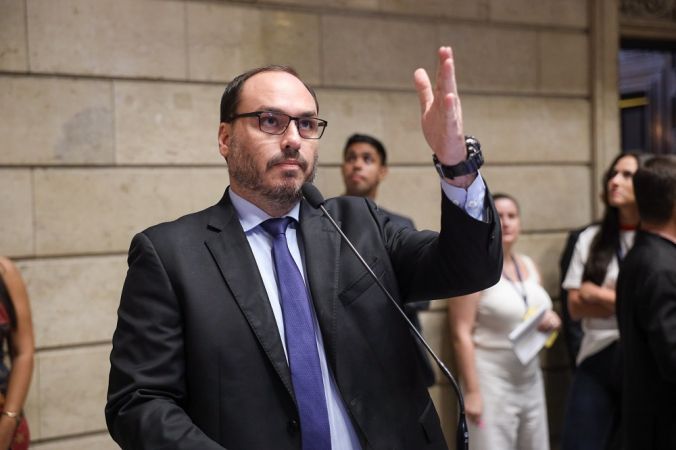 carlos-bolsonaro-oficializa-no