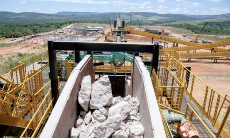 esquerda-racha-e-tenta-travar-