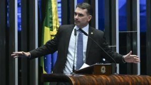 flavio-bolsonaro-planeja-viage