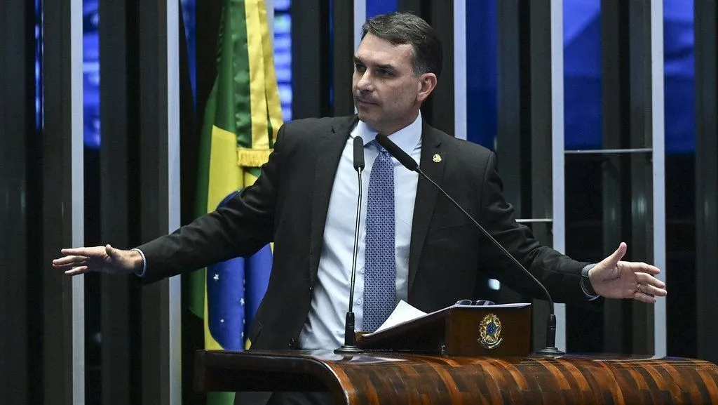 flavio-bolsonaro-planeja-viage