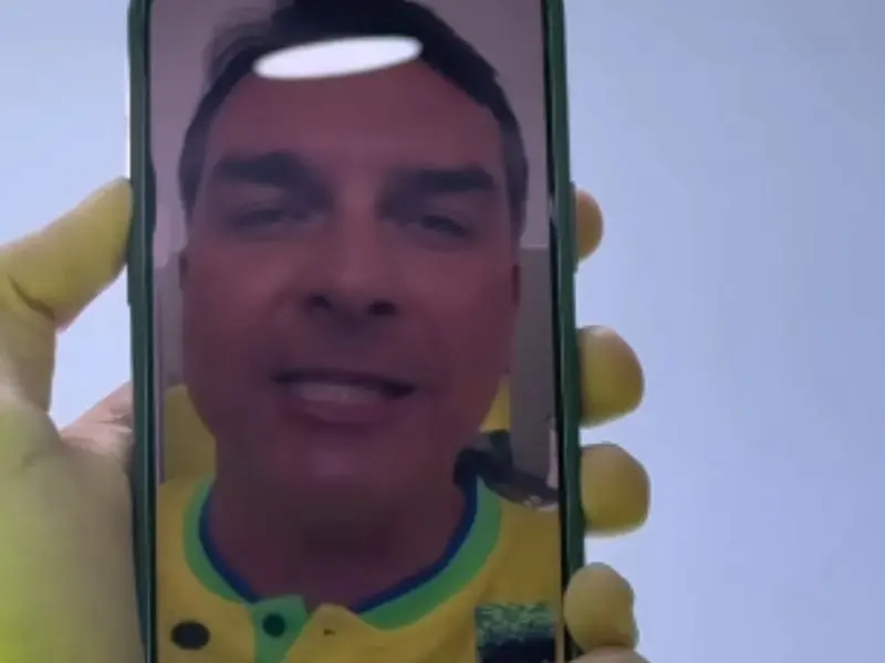 flavio-bolsonaro-prestigia-eve