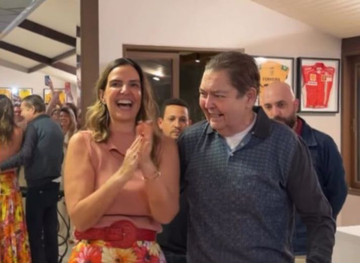 faustao-surge-de-pe-apos-4-tra