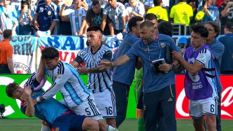 fifa-anuncia-punicoes-por-brig